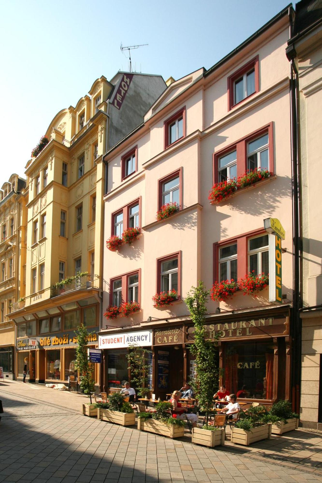Kavalir Hotel 3*