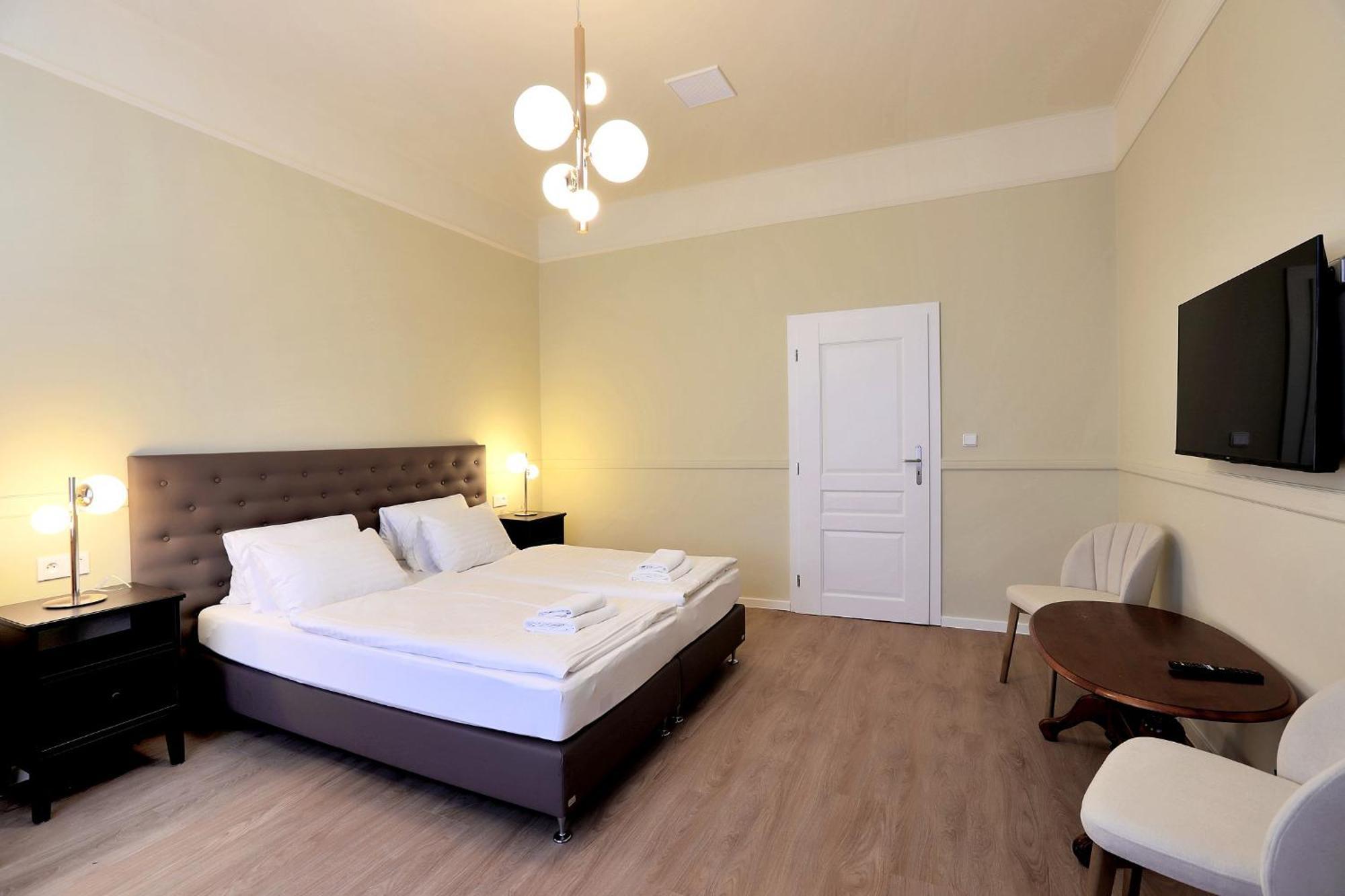Kavalir Hotel 3*